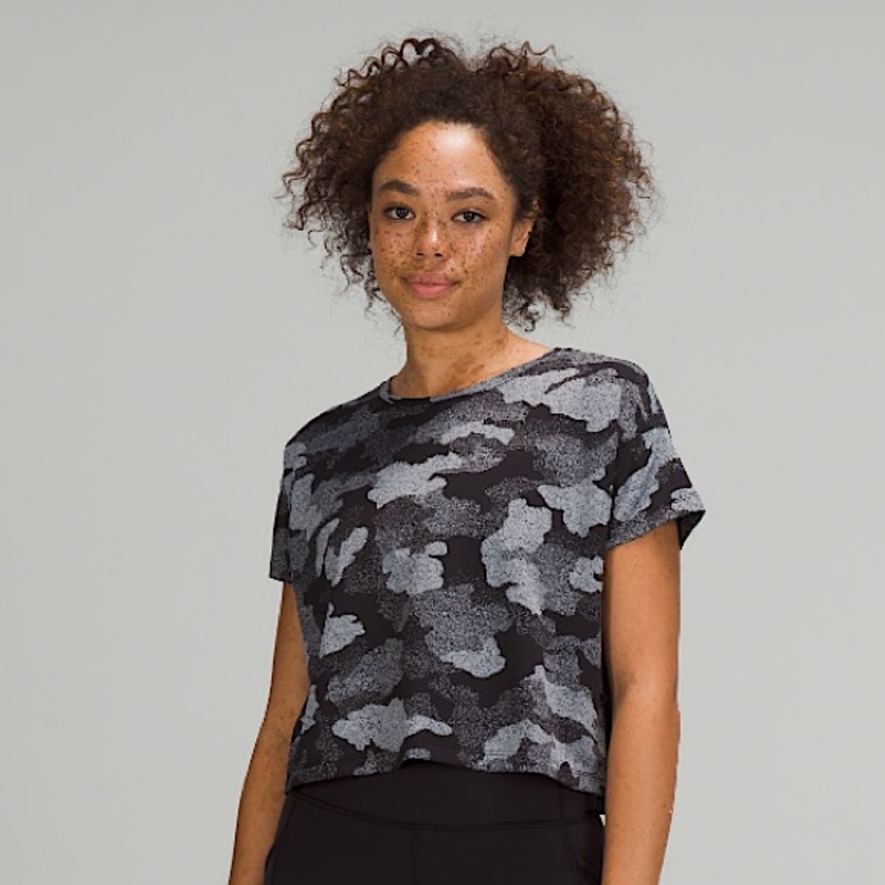 lululemon cates tee black camouflage size 4